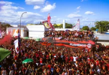 Flamengo embarca para final da Libertadores com festa da torcida