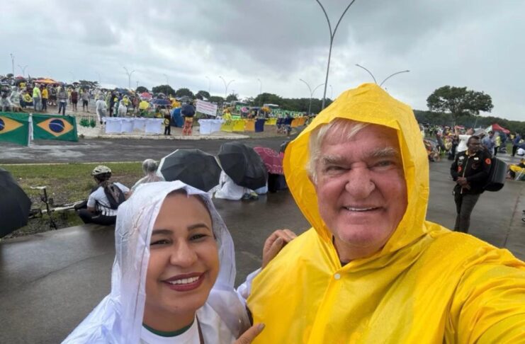 Advogada compara deputado a Moisés, diz que Bolsonaro é ‘Messias’ e detalha raio