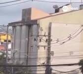 Veja Vídeo – Policial chuta e derruba motociclista que tentou furar blitz em São Paulo; veja