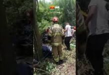 Veja Vídeo – Helicóptero cai na zona oeste do Rio, e três pessoas morrem; vídeo mostra aeronave após acidente