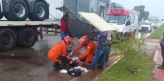 Caminhoneiro sofre choque elétrico ao afastar fiação baixa com vassoura