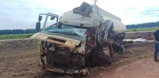 Caminhoneiro morre e outro fica em estado grave após batida na BR-070