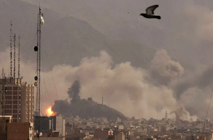 Guerra no Oriente Médio tem mais bombardeios e mortes neste domingo