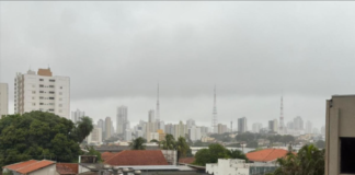 Temporal alaga trechos de Cuiabá e Inmet prevê mais chuva