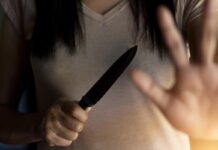 Para defender de ‘pedrada’, mulher esfaqueia marido e acaba na delegacia