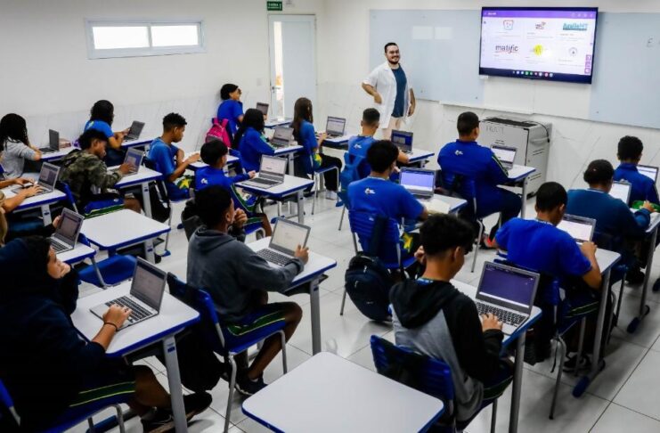 Seduc e DNIT ampliam programa de educação para o trânsito em escolas estaduais para 2026