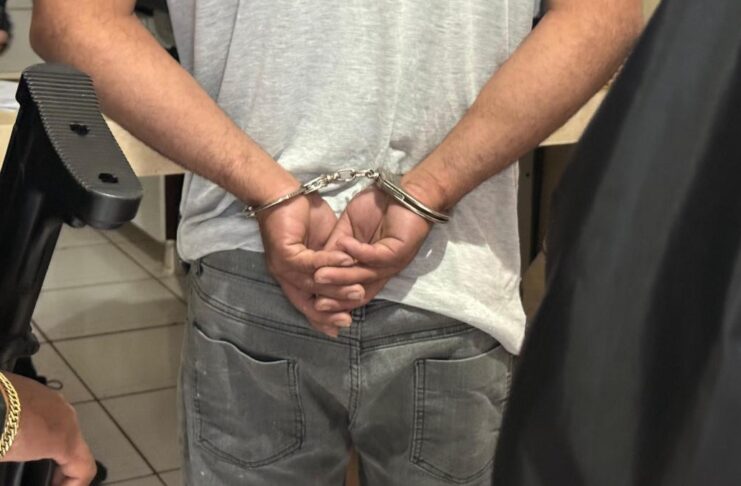 Homem de 50 anos vai preso após beijar e perseguir menor em Jaciara