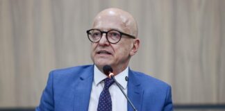 Parte da bancada cobra Pivetta após acusação de negociata