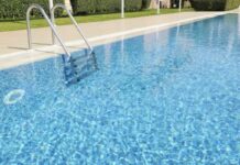 Mulher é encontrada morta em piscina de casa de festas