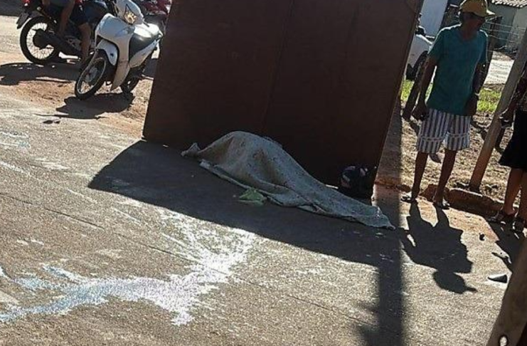 Batida entre duas motos mata mulher em cruzamento