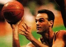 Morre Oscar Schmidt, lenda do basquete, aos 68 anos