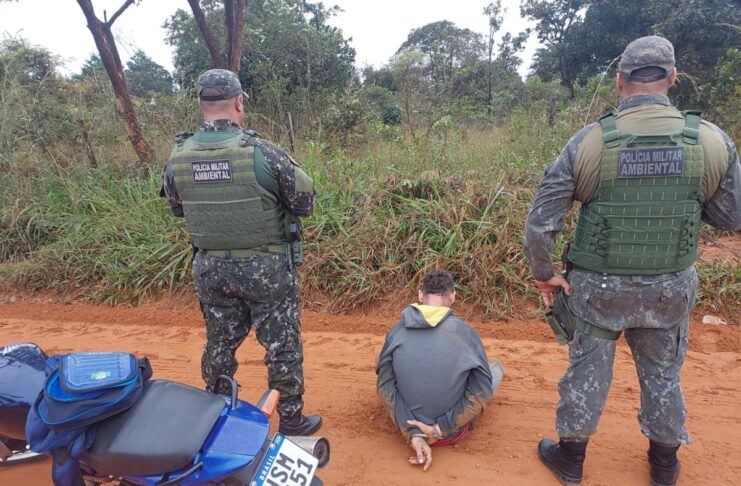 Monitorado por tornozeleira é preso com arma em rodovia