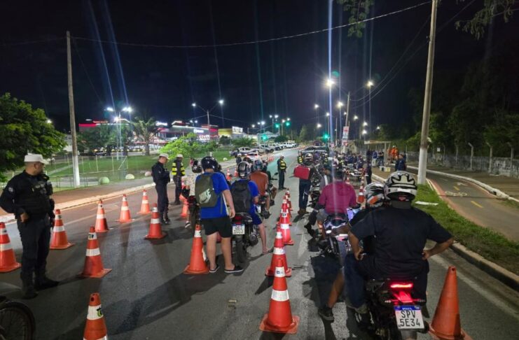 Operação remove 60 veículos e flagra 30 motoristas sem CNH em VG