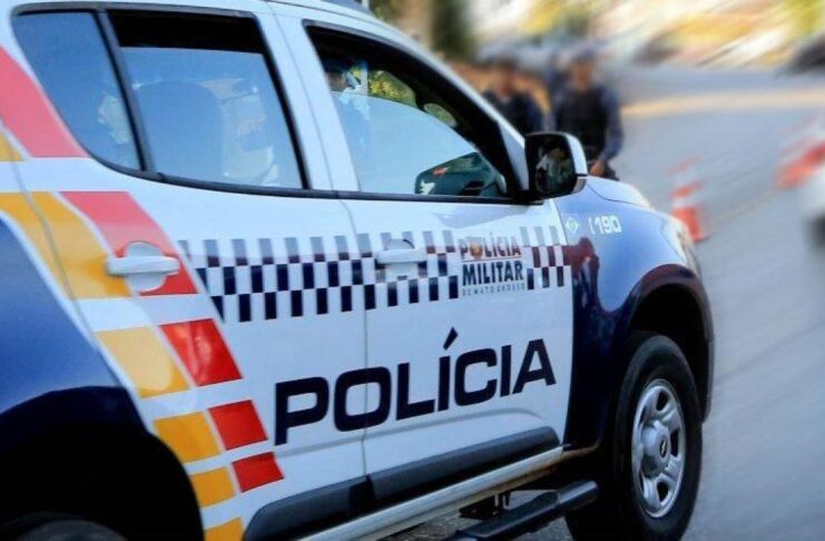 Jovem é agredida no estacionamento de restaurante; duas mulheres são presas