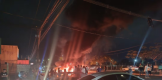 Moradores fecham avenida com pneus em chamas e cobram promessas de prefeita