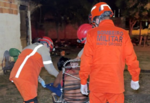 Mulher é esfaqueada pelas costas após briga com suspeita