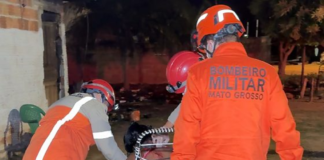 Mulher é esfaqueada pelas costas após briga com suspeita