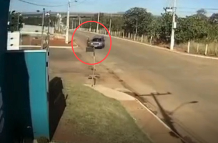 Adolescente morre em acidente ao tentar ultrapassar Jeep pela direita; vídeo