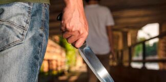 Homem é esfaqueado por vizinho após briga por causa de cachorro