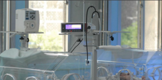 Bebê com insuficiência renal aguarda transferência há 4 dias
