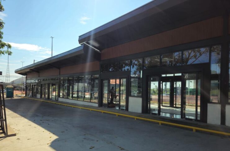 Obras da estação do BRT em frente ao Shopping Pantanal entram em fase final