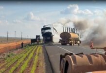 Carreta carregada de algodão pega fogo em rodovia de MT