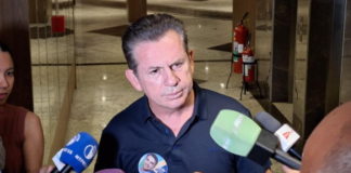 ‘Nos EUA, brasileiros fazem até 16h’, diz Mauro Mendes sobre reformas na CLT