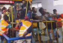 Veja Vídeo – Fiscais e passageiros trocam socos e chutes em terminal de ônibus no Recife; veja vídeo